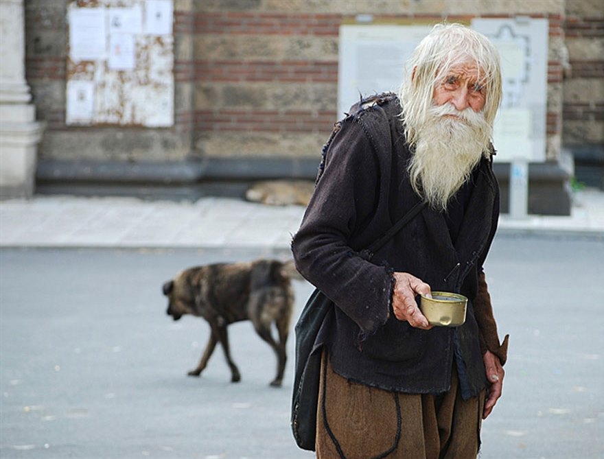 cool-Dobri-Dobrev-story-saint-orphans-begging2